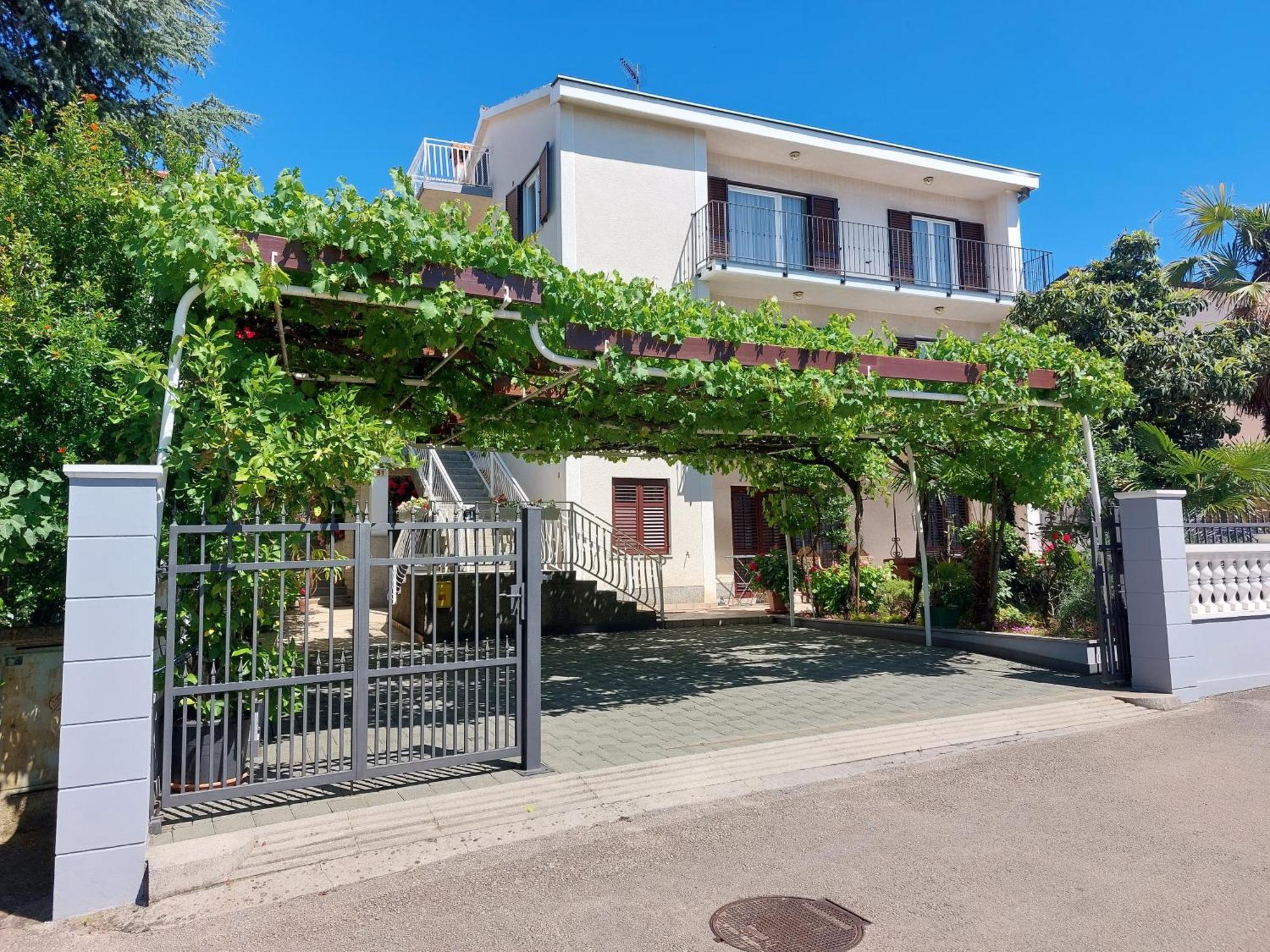 Apartment Mirjana With Sea View